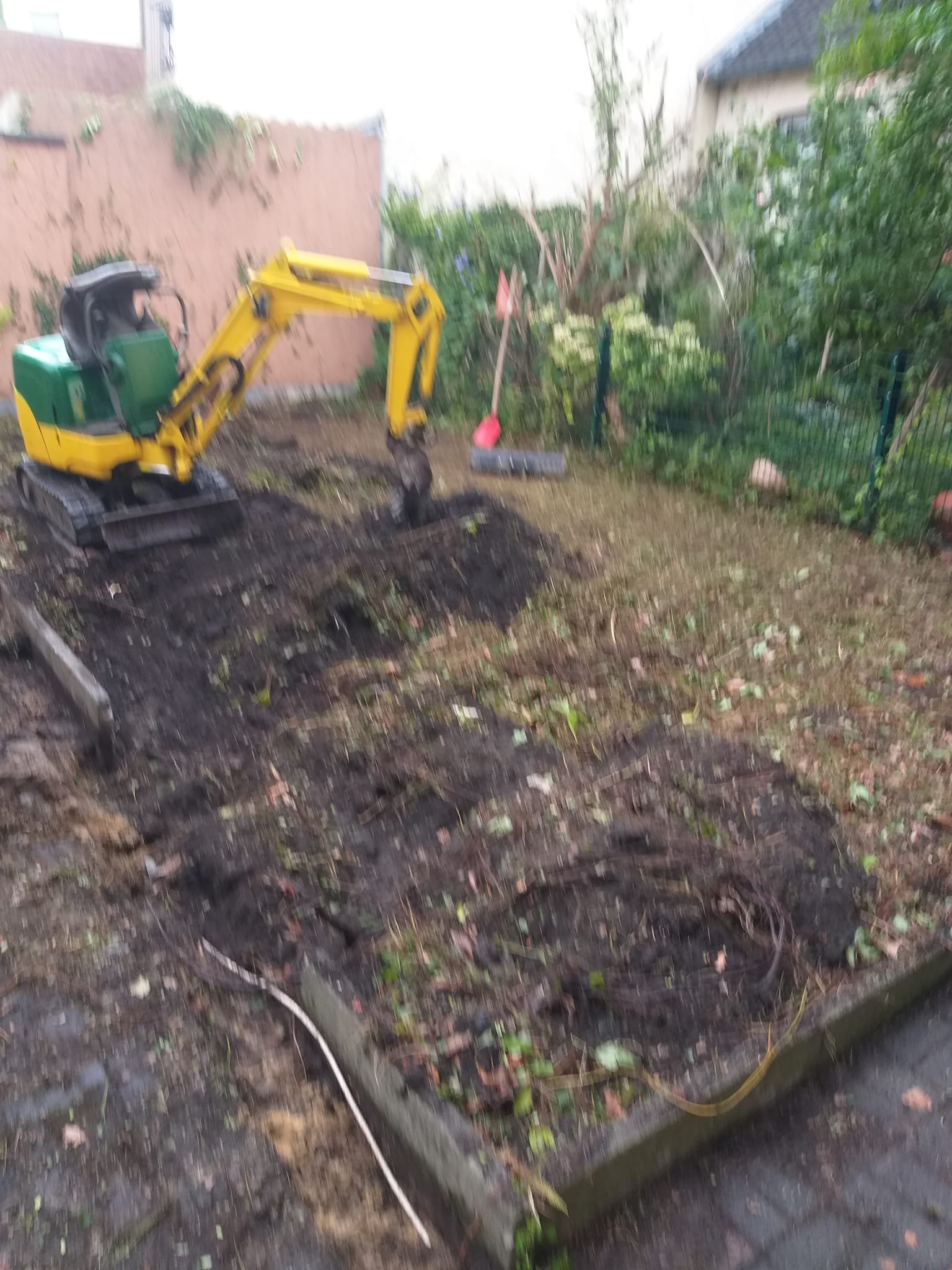 Aus Alt wird Neu – Neugestaltung einer verwilderten Gartenfläche in Herne